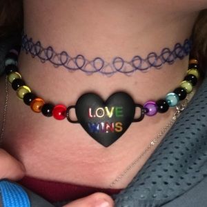 Love wins choker